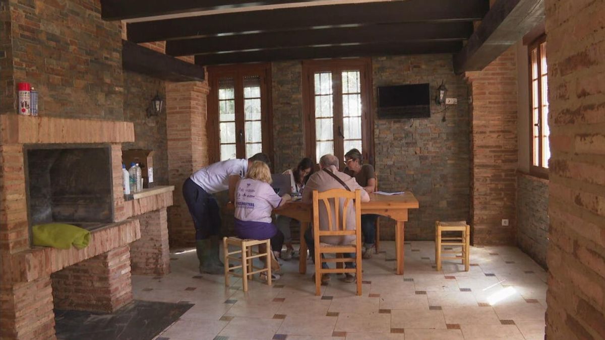 Una de las oficinas habilitadas por el Departamento de Hacienda e Interior, en este caso en Azuara.