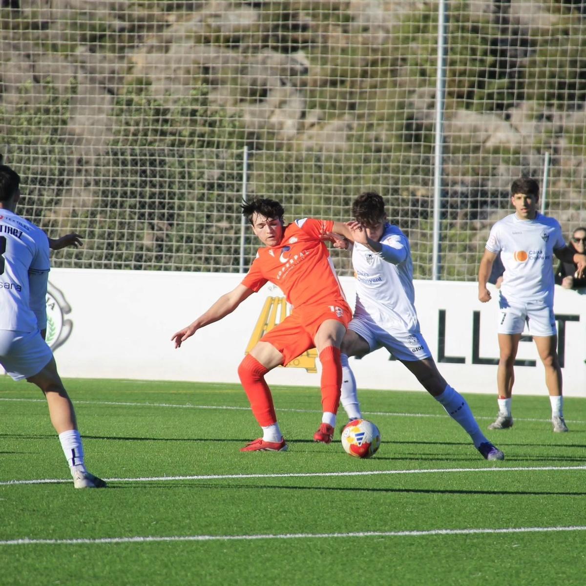 Un lance del partido entre el Ontinyent 1931 y el Soneja.