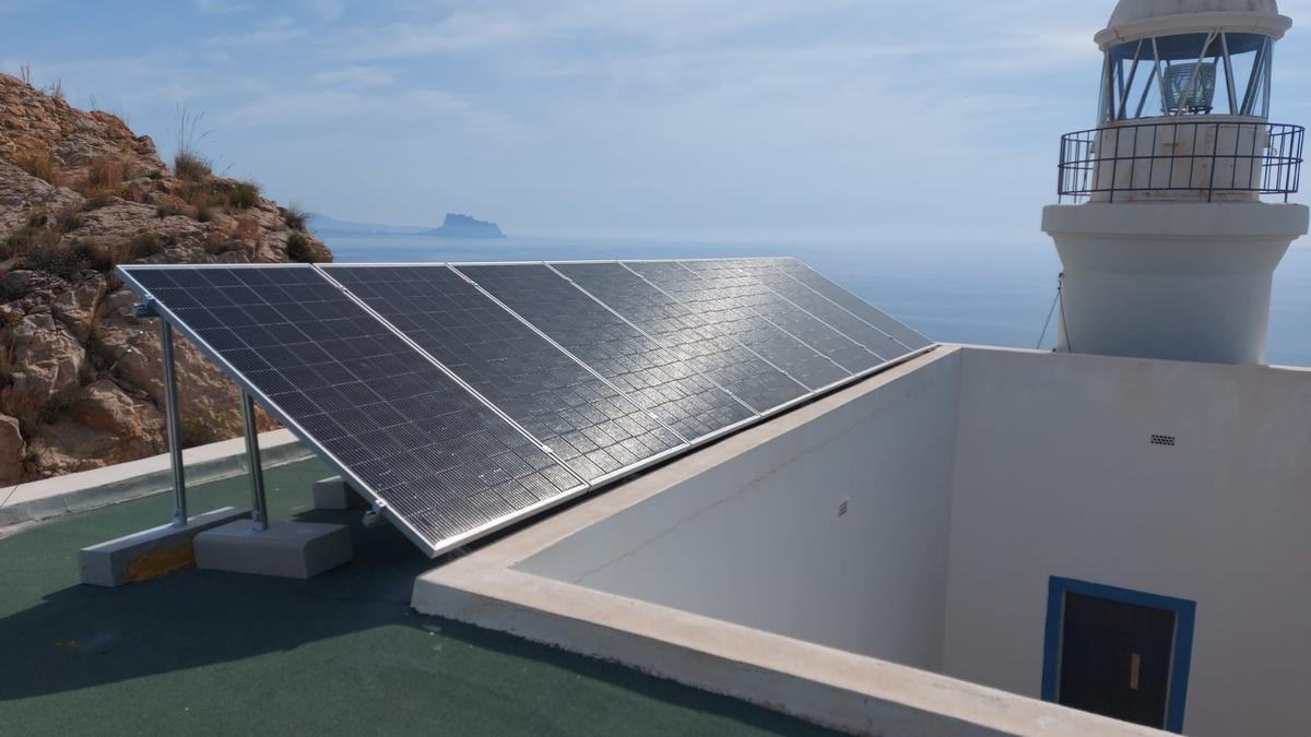 Las placas solares del Faro de l&#039;Albir.