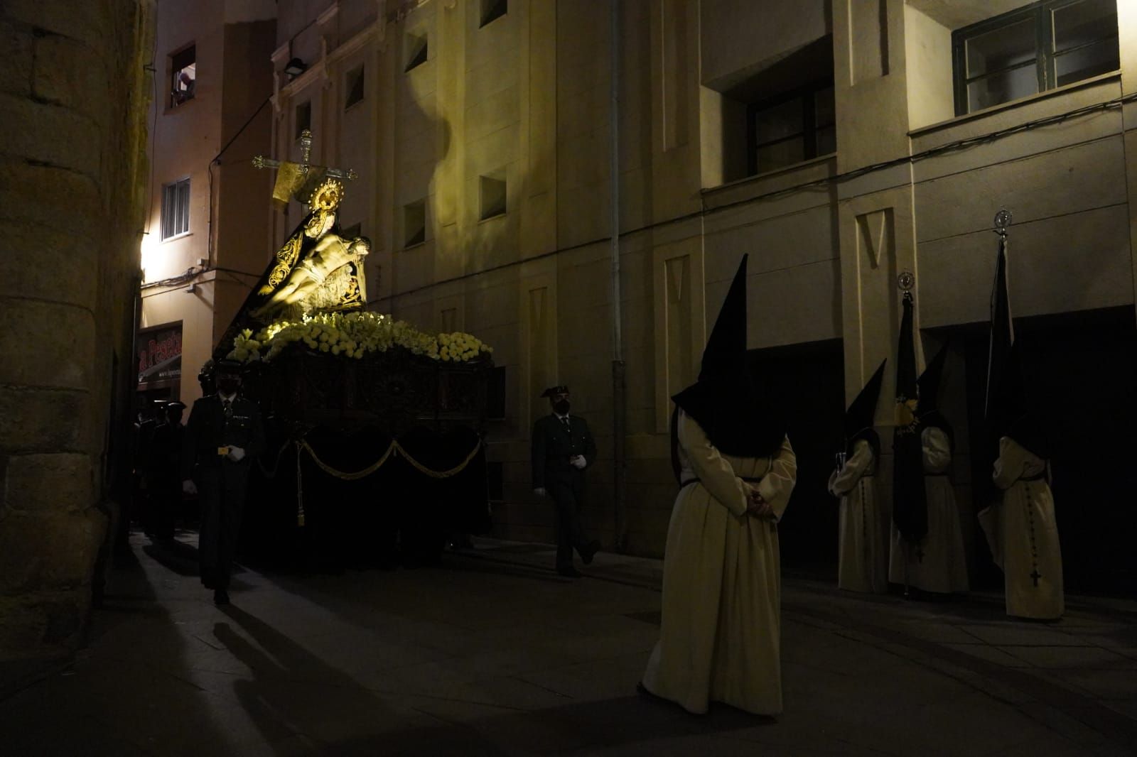 GALERÍA | La procesión de Nuestra Madre de las Angustias, en imágenes