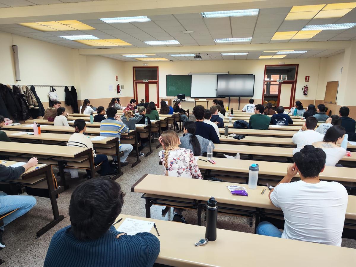 Simulacro de examen MIR, el pasado mes de enero, en el campus del Cristo (Oviedo).