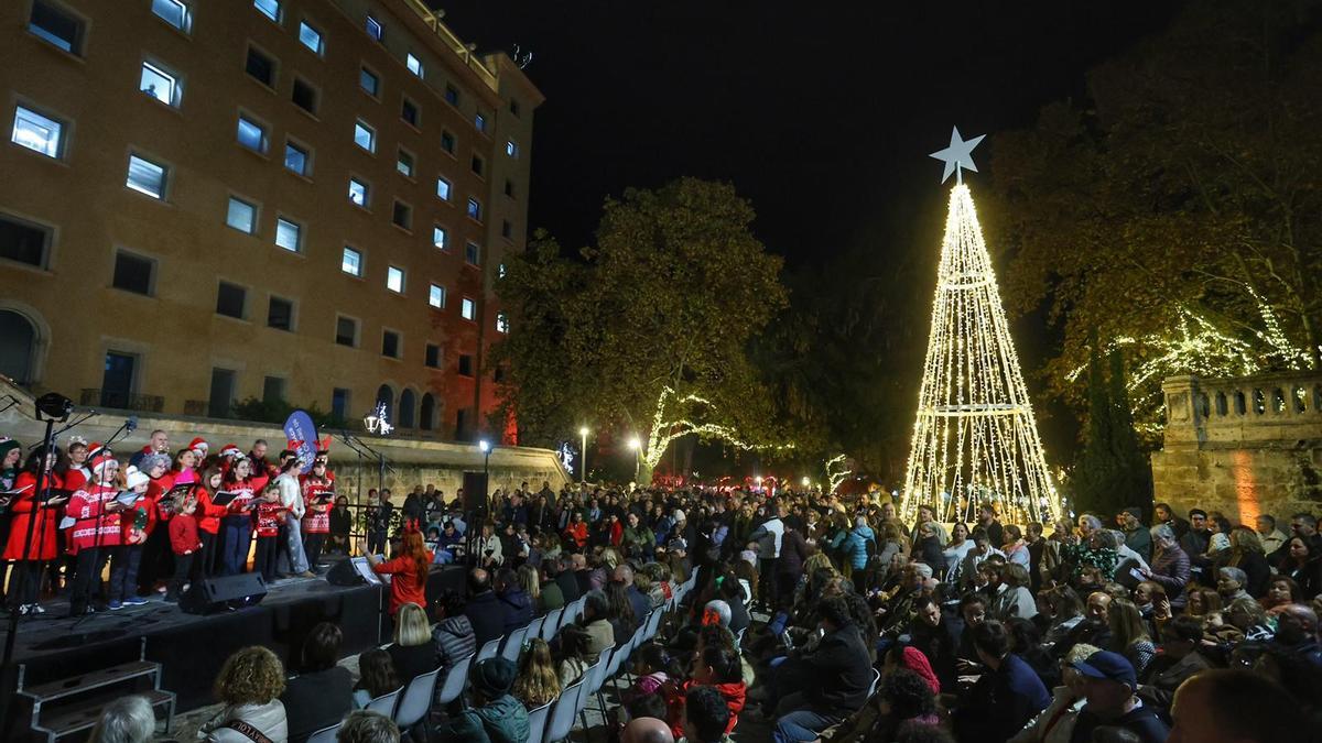 El Consell inaugura las fiestas de Navidad en La Misericòrdia