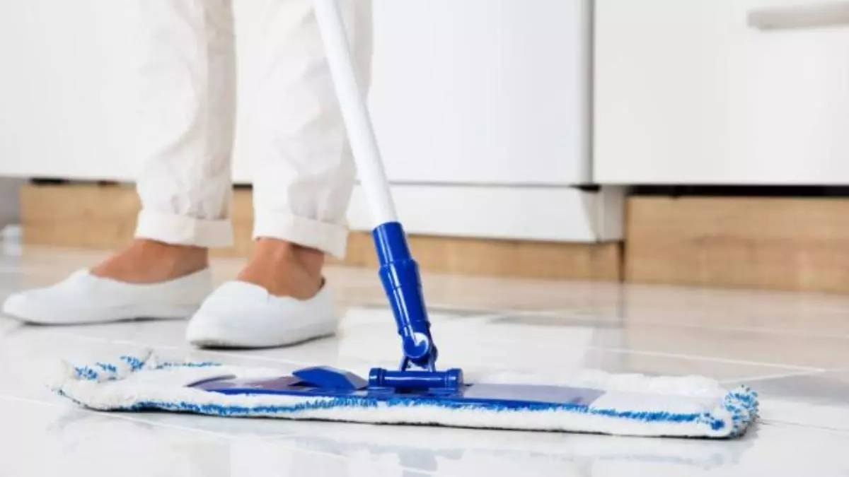 ¿Eres de los que no limpia el suelo? Los expertos recomiendan seguir estos consejos para tenerlo siempre brillante