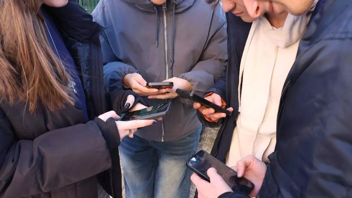 Tres detenidos y dos investigados en Barcelona por el reto viral “happy slapping”: agresiones aleatorias y difundidas en redes