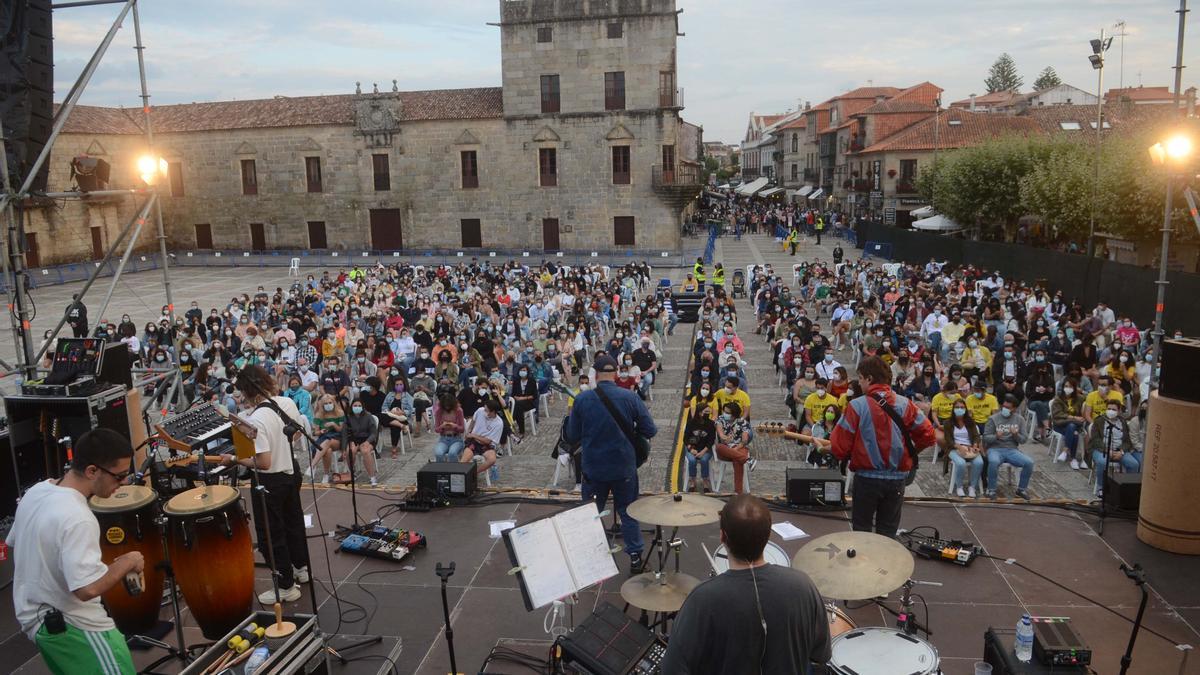 Concierto de Novedades Carminha, el sábado en Fefiñáns