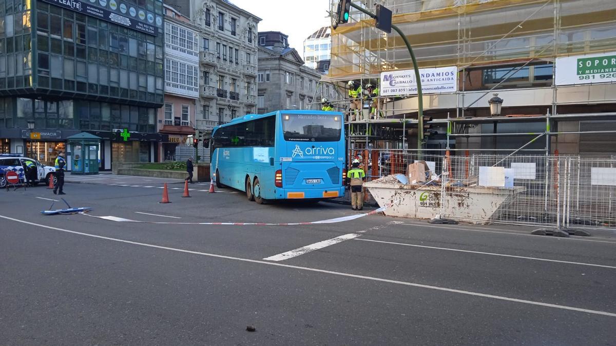 El autobús que impactó contra el andamio