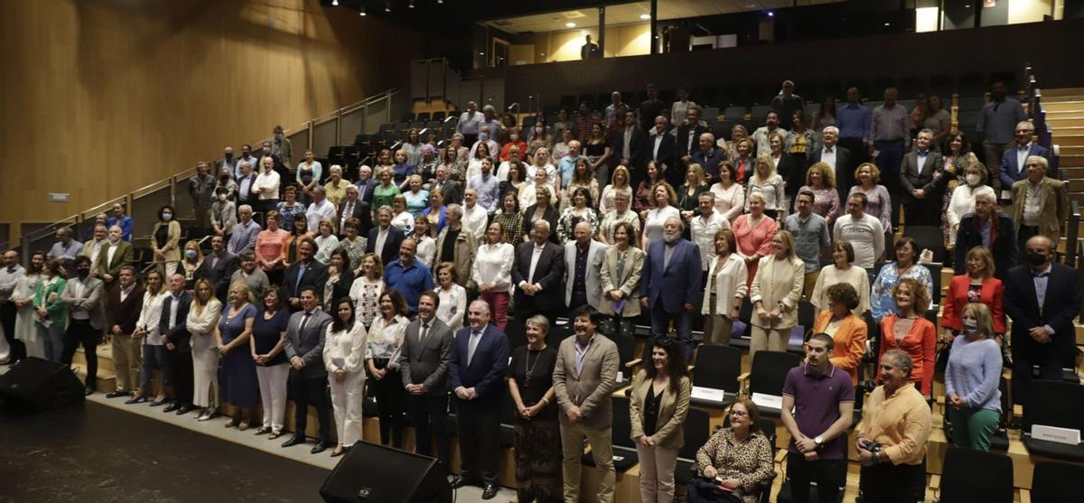 Un momento del acto de homenaje a los empleados de la Diputación que se retiraron en 2021. | ÁLEX ZEA