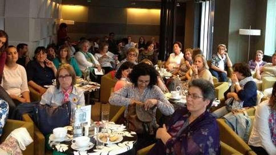 Asistentas al acto feminista en Moaña.