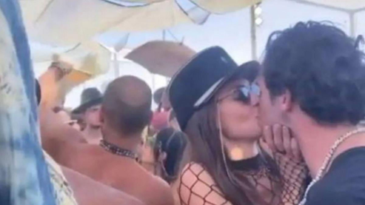 El momento en el que Iñigo Onieva se besa con una chica en un festival