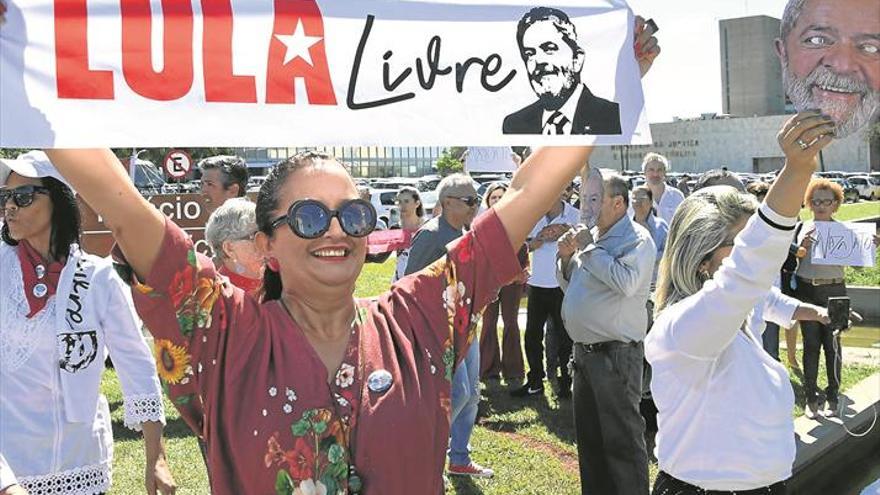 La trama contra Lula pone en un aprieto a Bolsonaro