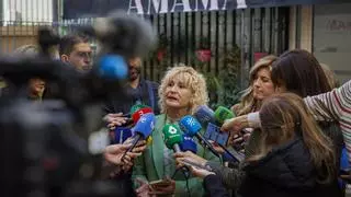 María Jesús Montero acusa a Juanma Moreno de "criminalizar" a Amama: "Deje de cuestionar a las mujeres"