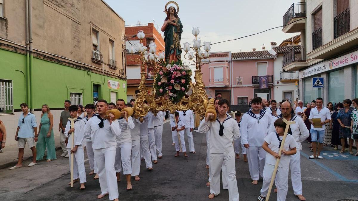 Un instante de la procesión de este miércoles en Moncofa.
