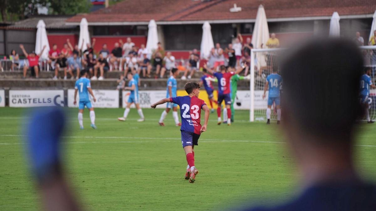 L&#039;Olot celebra el gol de Forgas