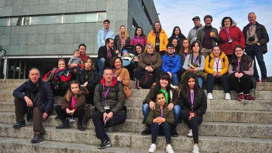 Los participantes en el maratón fotográfico da Muller de Vilagarcía, momentos antes de iniciar la actividad. // Iñaki Abella