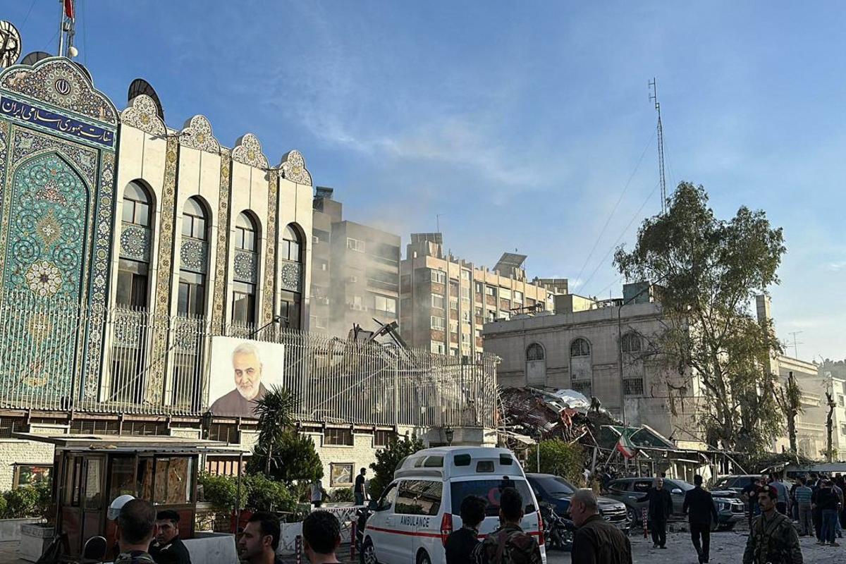 Ataque israelí contra un edificio cercano a la embajada iraní en Damasco