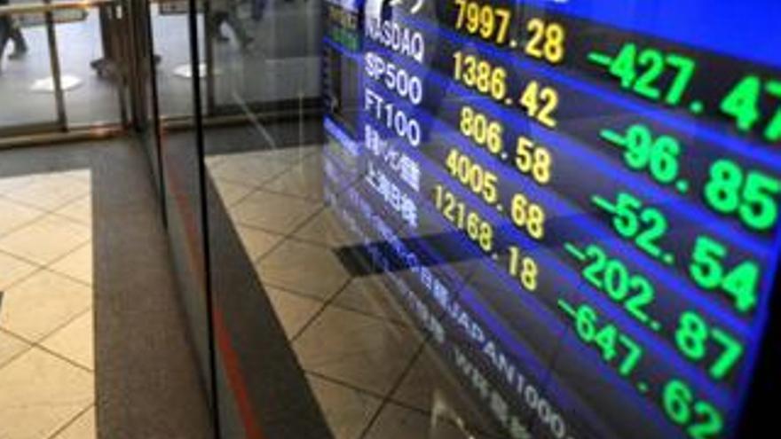 La bolsa cae el 2,72% y pierde los 8.000 puntos