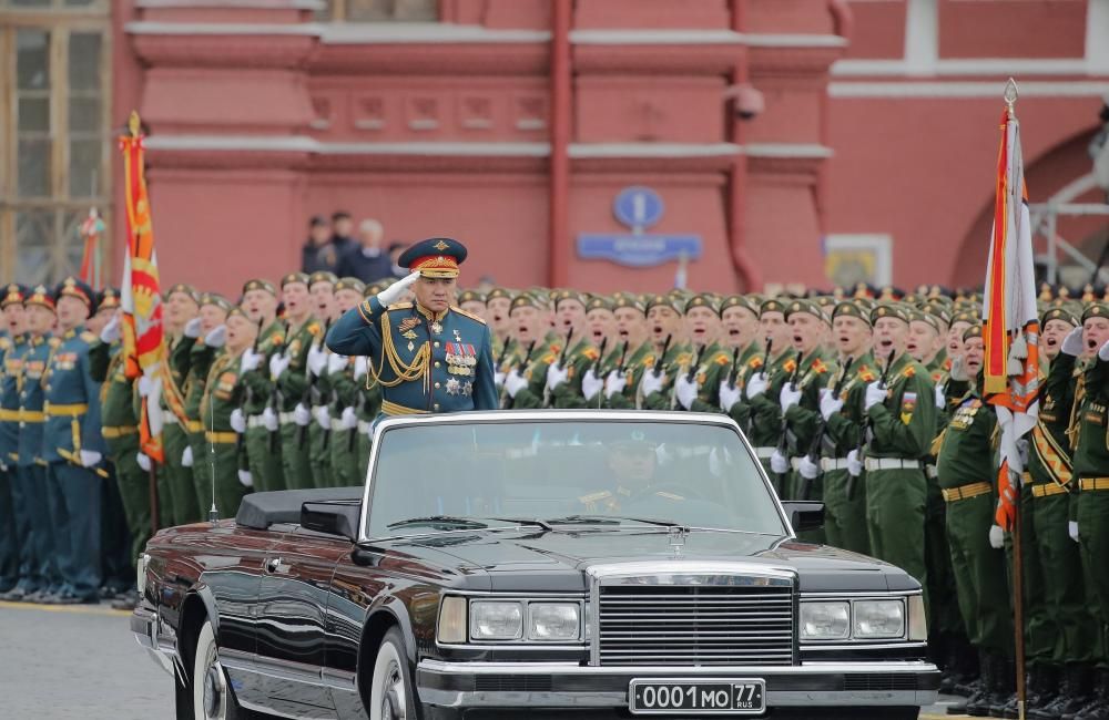 Desfile militar en Moscú por el 72 Día de la Victoria.