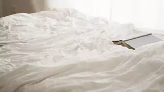 La cama que “te traga” para salvarte la vida: el invento que promete protegernos en un terremoto