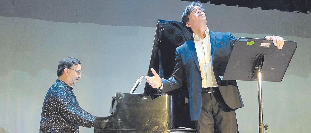 El tenor José Manuel Sánchez y el pianista Francesc Blanco.