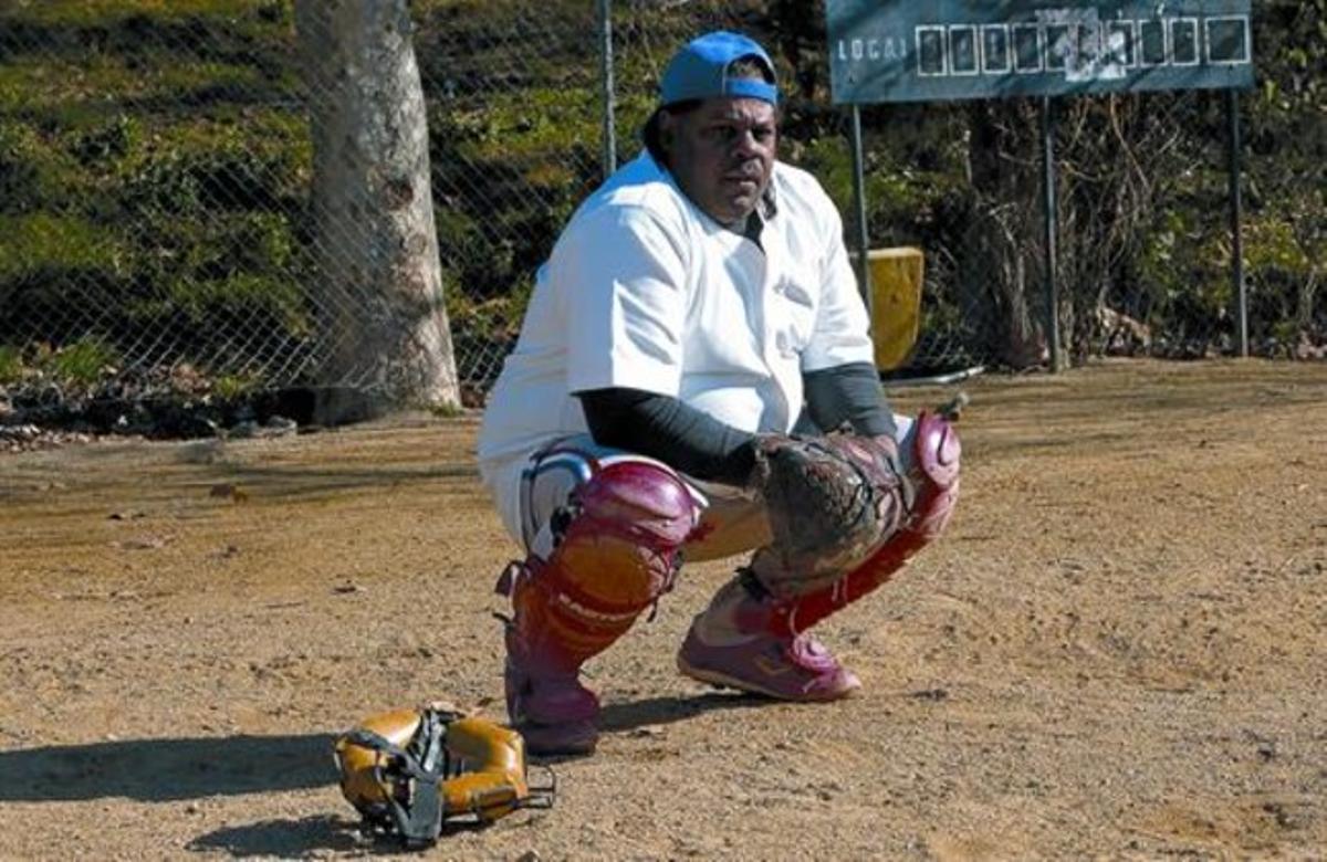 TRADICIÓ. Alejandro Corniel i els seus col·legues no falten mai a la seva cita amb el beisbol a Montjuïc. TRADICIÓ. Alejandro Corniel i els seus col·legues no falten mai a la seva cita amb el beisbol a Montjuïc.