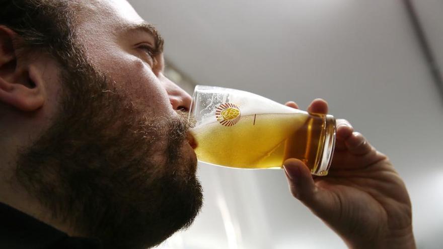 El consumo moderado de alcohol también daña tu cerebro