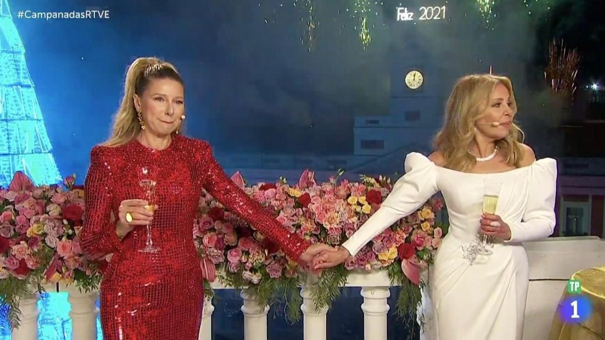Anne Igartiburu y Ana Obregón en las Campanadas 2020 de RTVE