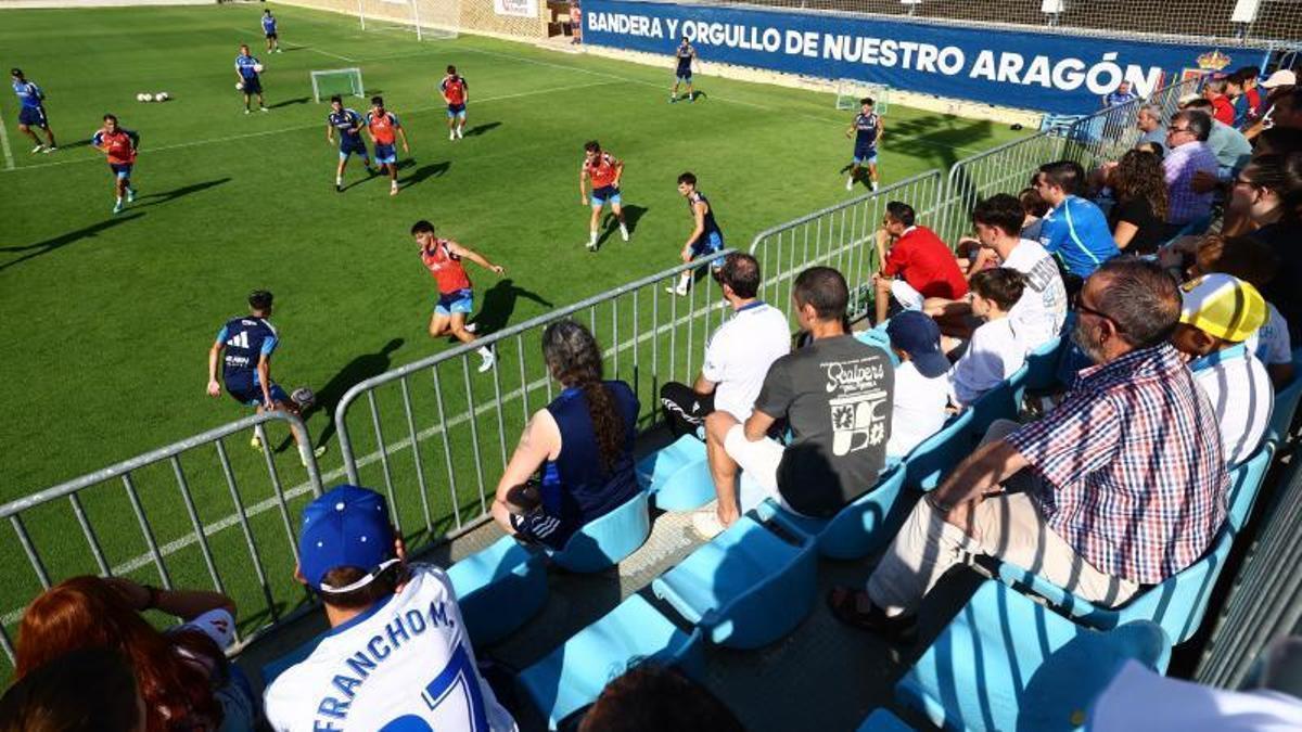 El primer entrenamiento del Real Zaragoza de la pretemporada ya fue a puertas abiertas