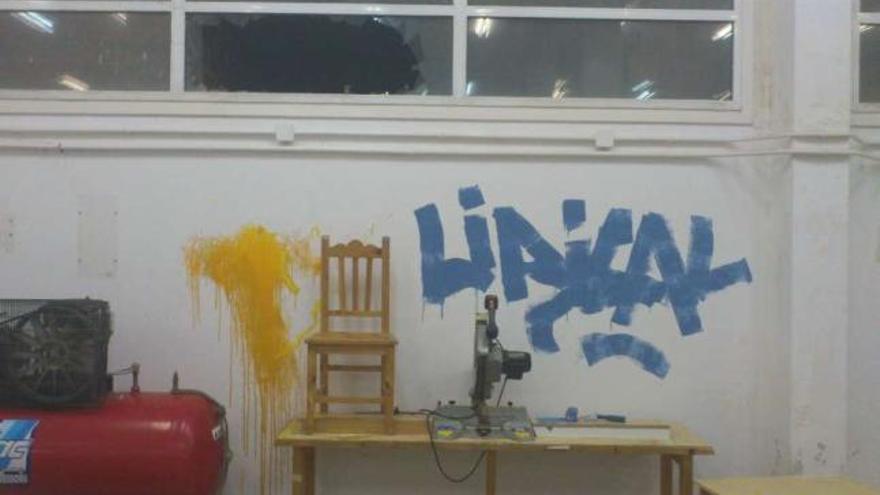 Pintadas en el Centro de Formación Ocupacional. / la opinión