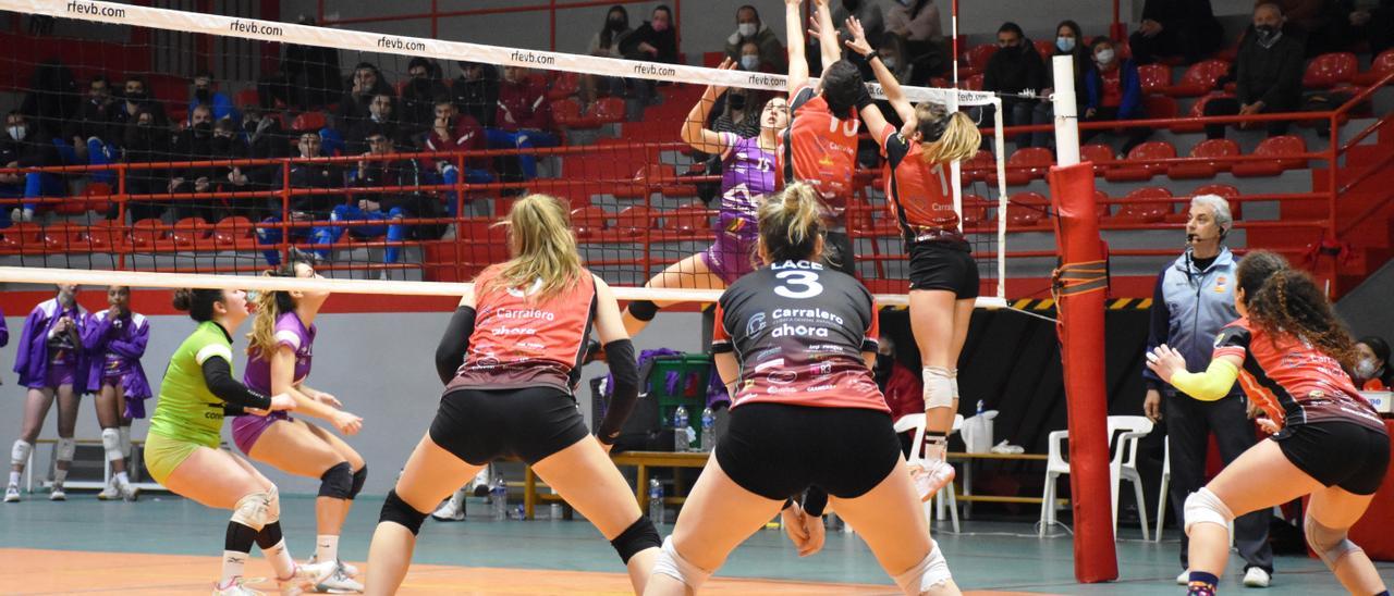 El Xàtiva Voleibol femenino suma un punto contra el Mallorca y el masculino  pierde 0-3 frente al Barcelona - Levante-EMV