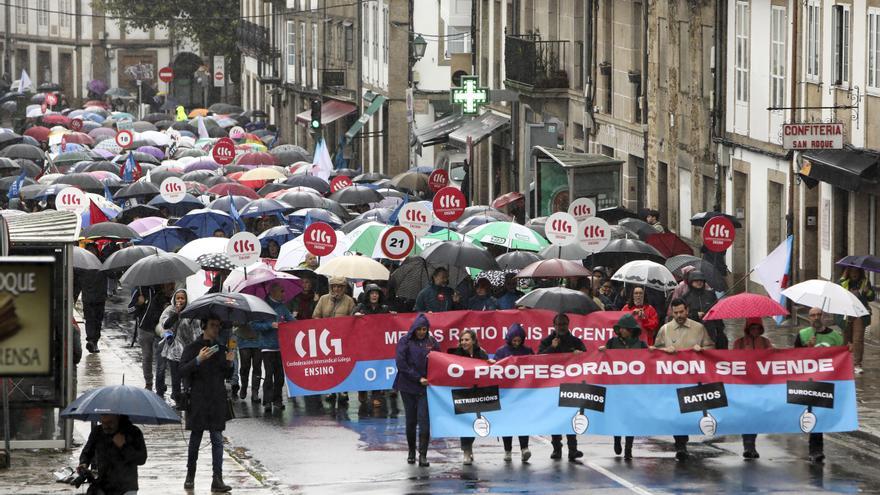 Educación cifra en el 15% el seguimiento del paro de docentes y los sindicatos lo elevan al 60%