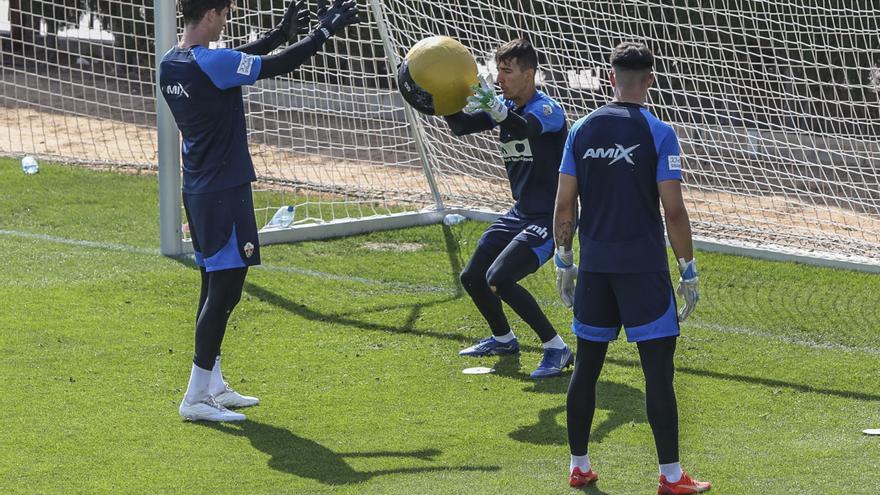 Edgar Badia es baja y Werner debutará en Liga con el Elche