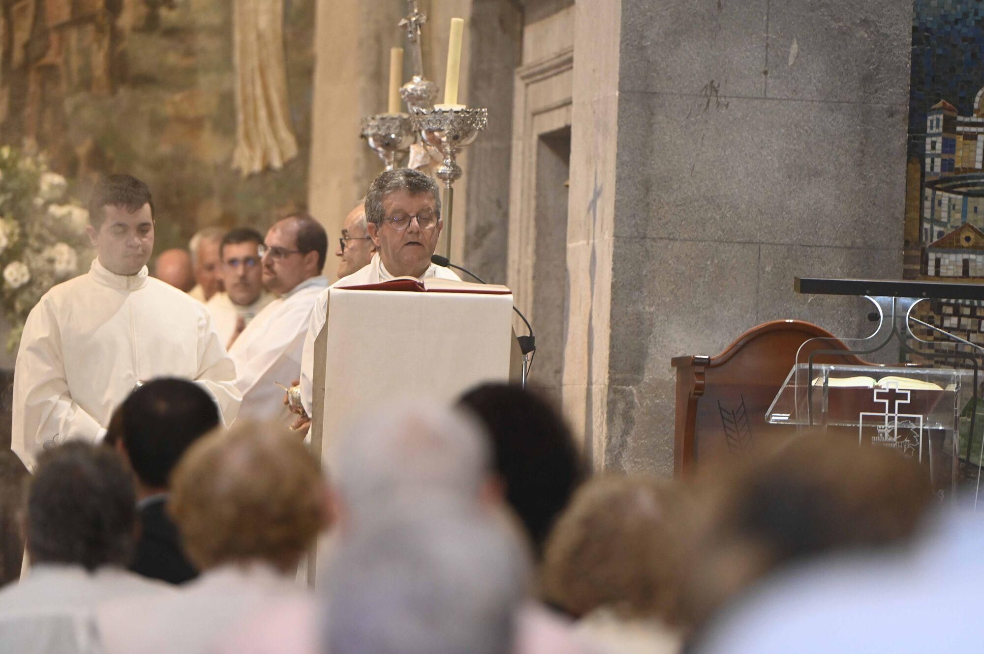 Un año más, los fieles vigueses participaron en una de las fechas más solemnes del calendario religioso, la celebración del Corpus Christi