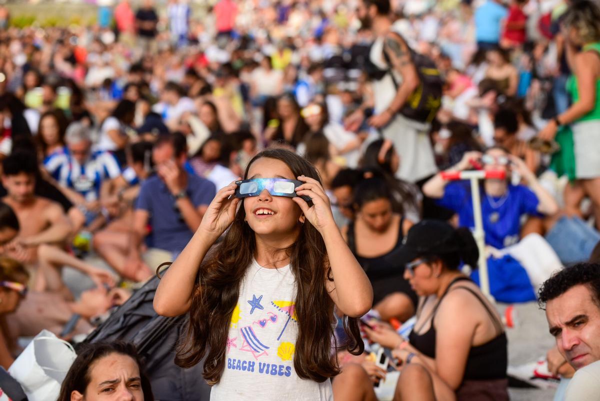 Más de 225.000 personas vivieron el eclipse solar total en las calles de la ciudad Más de 225.000 personas vivieron el eclipse solar total en las calles de la ciudad