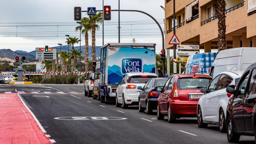 FGV reduce el tiempo de cierre de las barreras del paso a nivel de la avenida Beniardà