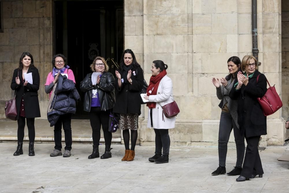 8-M en Asturias: Lectura del manifiesto comarcal del 8M en Avilés