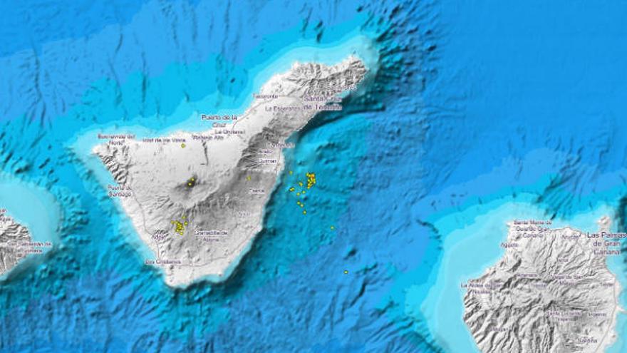 Mapa de los movimientos sísmicos detectados en la madrugada de ayer martes en los municipios de Vilaflor y Adeje, así como en la costa cercana a Güímar y Candelaria.