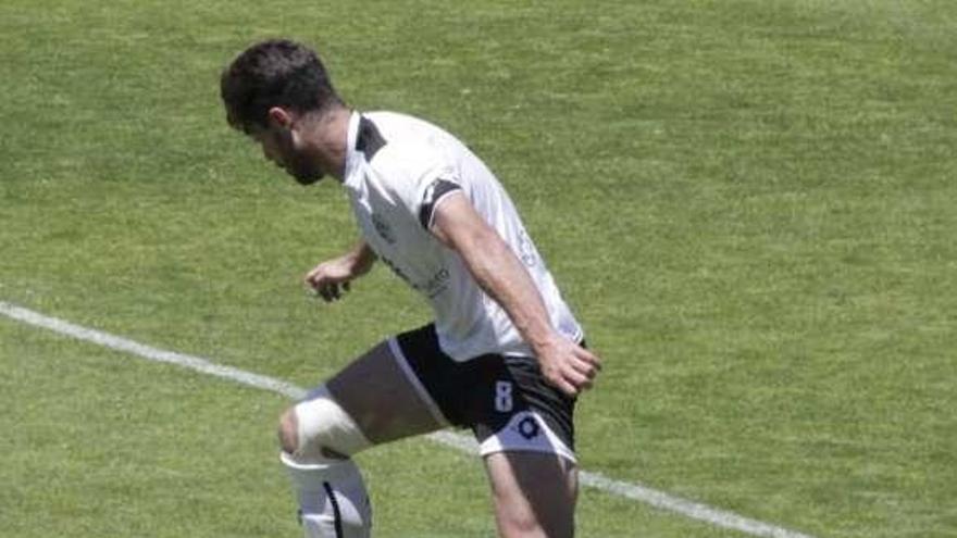 Juanan, exrojiblanco, durante el partido de ayer.