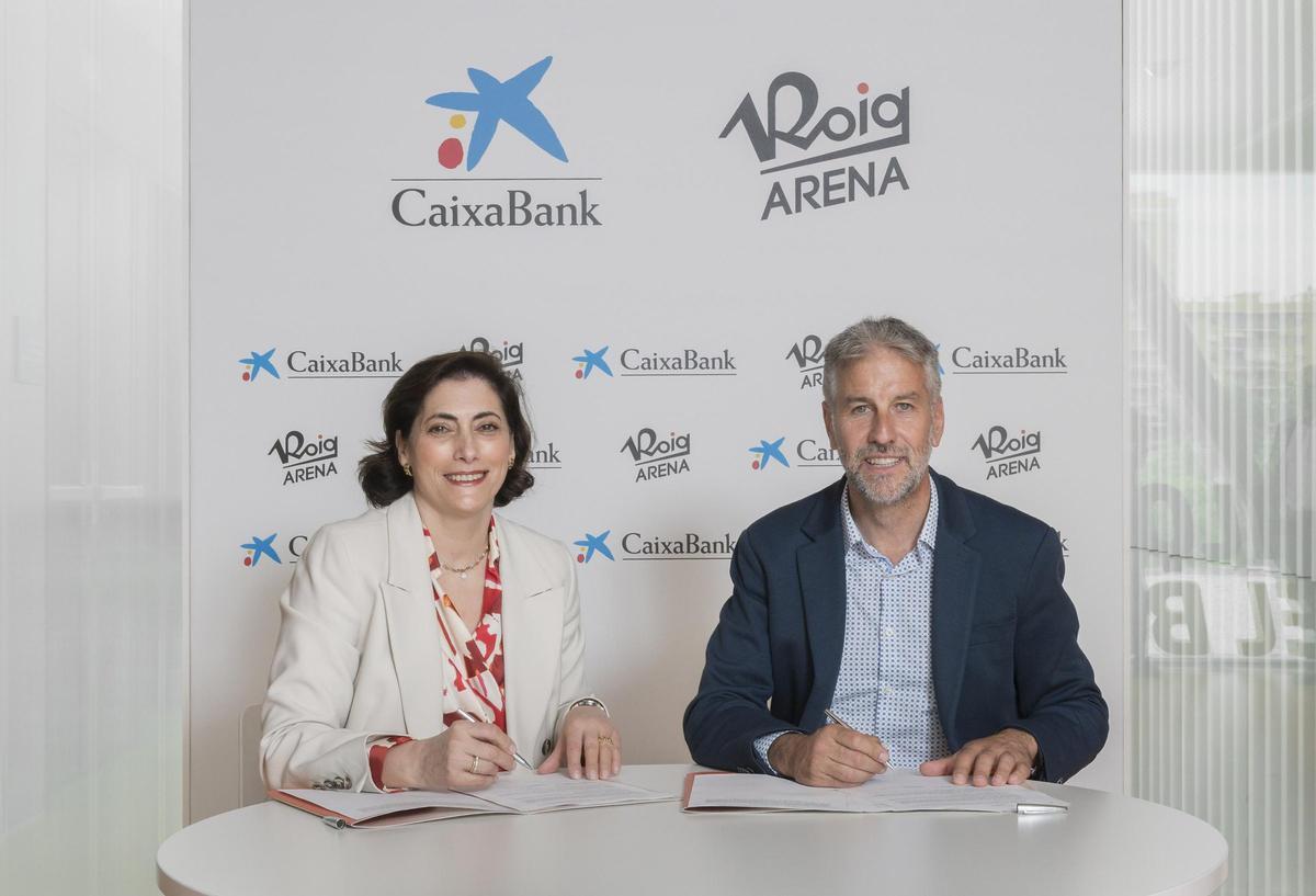 María Luisa Martínez y Víctor Sendra firman el acuerdo