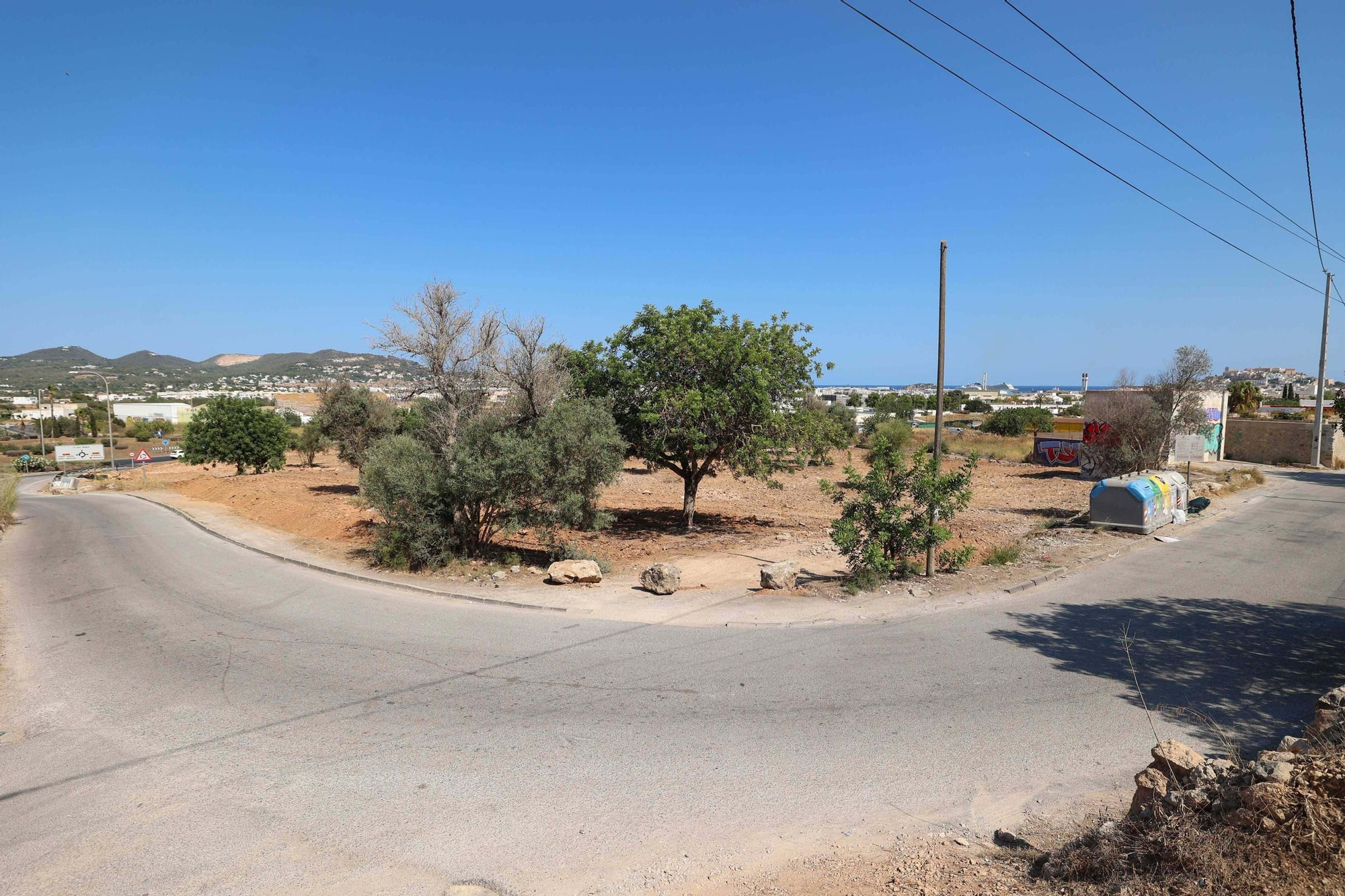 Galería: terreno de Can Rova II completamente despejado por el Ayuntamiento
