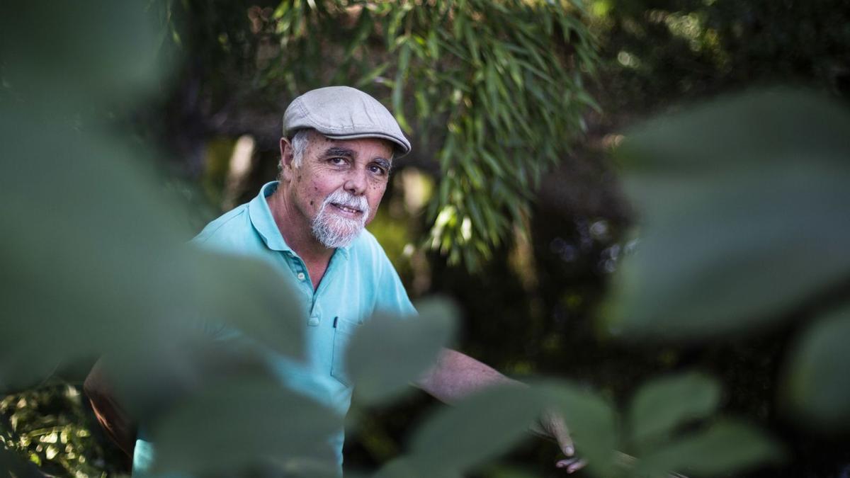 Mario García, en su casa de Cancienes.