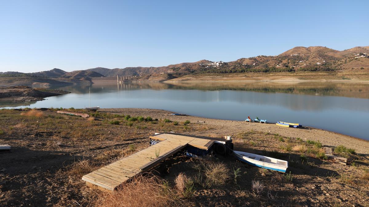 El pantano de La Viñuela, en situación crítica.