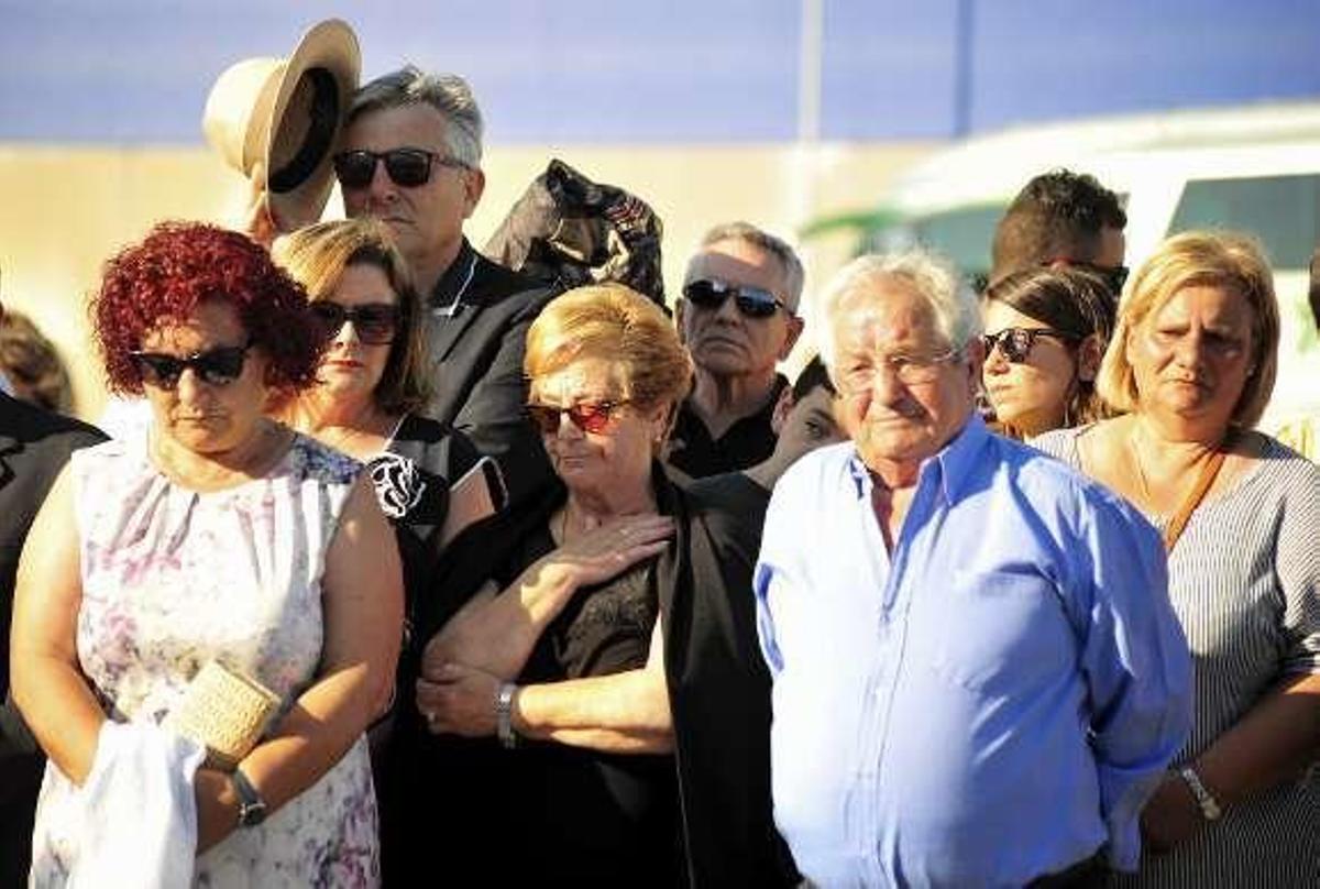 Una multitudinaria procesión marítima rinde homenaje a las víctimas del "Sin Querer Dos"