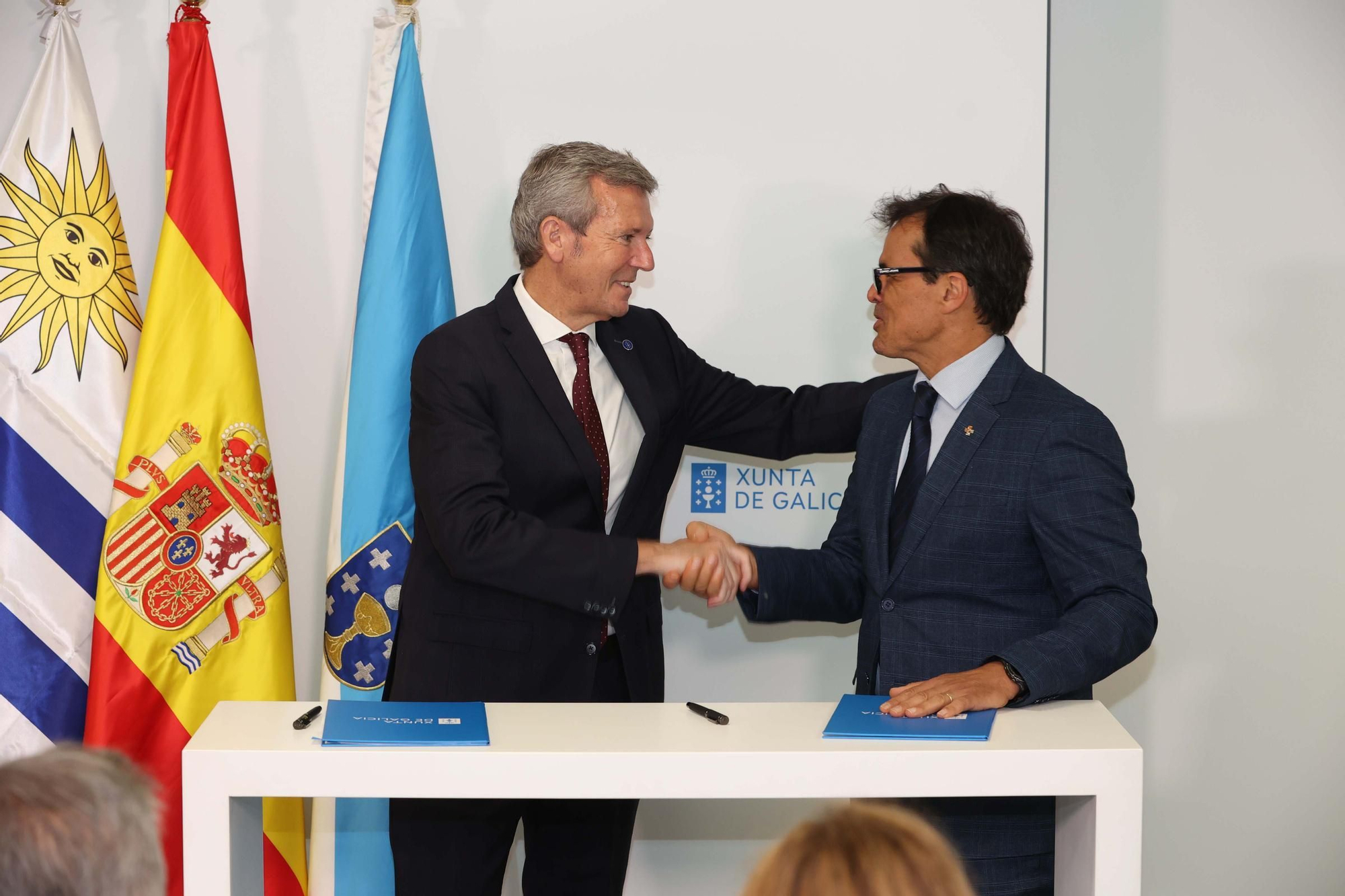 La Xunta firma en el Chuac un convenio de colaboración con la asociación española de Socorros Mutuos de Montevideo
