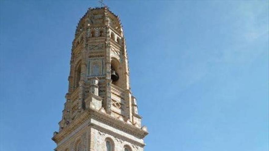 IU alerta de nuevas caídas de azulejos en la torre mudéjar de Santa María