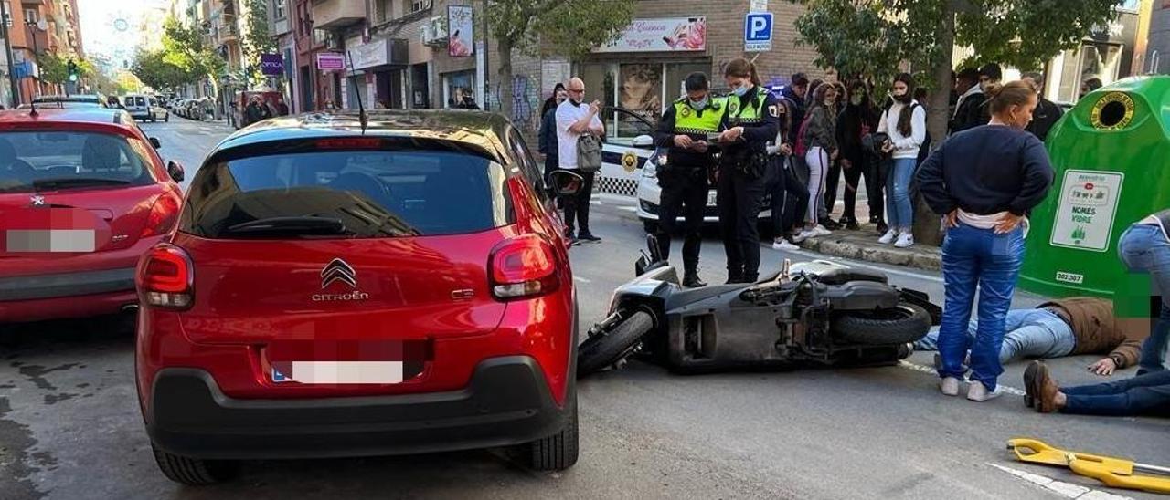 Dos Heridos Al Chocar Una Moto Y Un Coche En Alicante Informacion Dos Heridos Al Chocar Una Moto Y Un Coche En Alicante Informacion