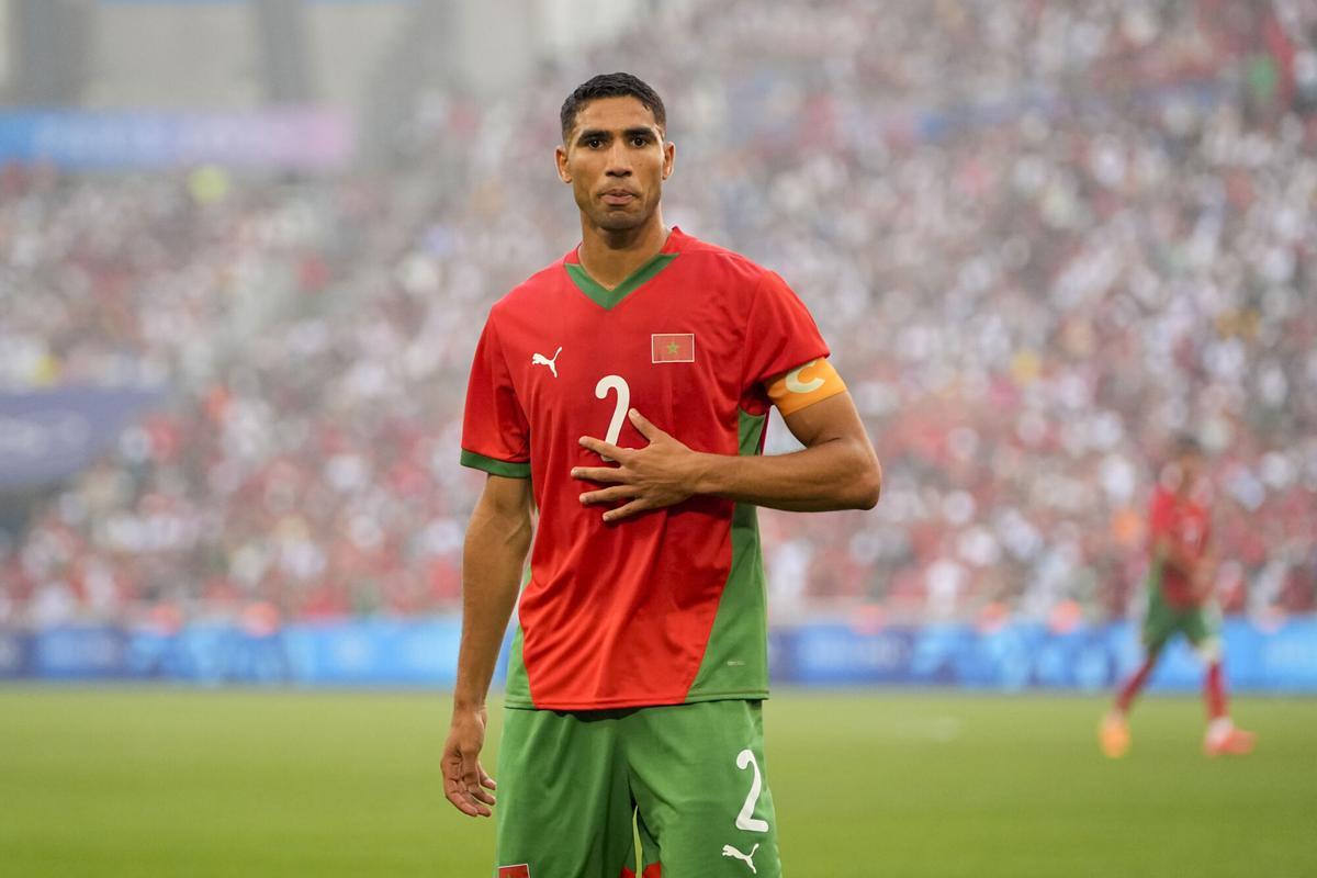 Morocco's Achraf Hakimi participates during a men's semifinal soccer match at the 2024 Summer Olympics, Monday, Aug. 5, 2024, at Marseille Stadium in Marseille, France. Spain won 2-1. (AP Photo/Julio Cortez). seleccion egipto . seleccion marruecos. juegos olimpicos 2024