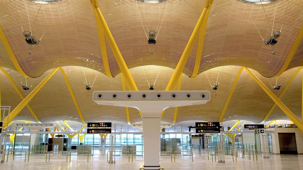 Interior de la Terminal 4 (T4) de Barajas diseñada por el Estudio Lamela.