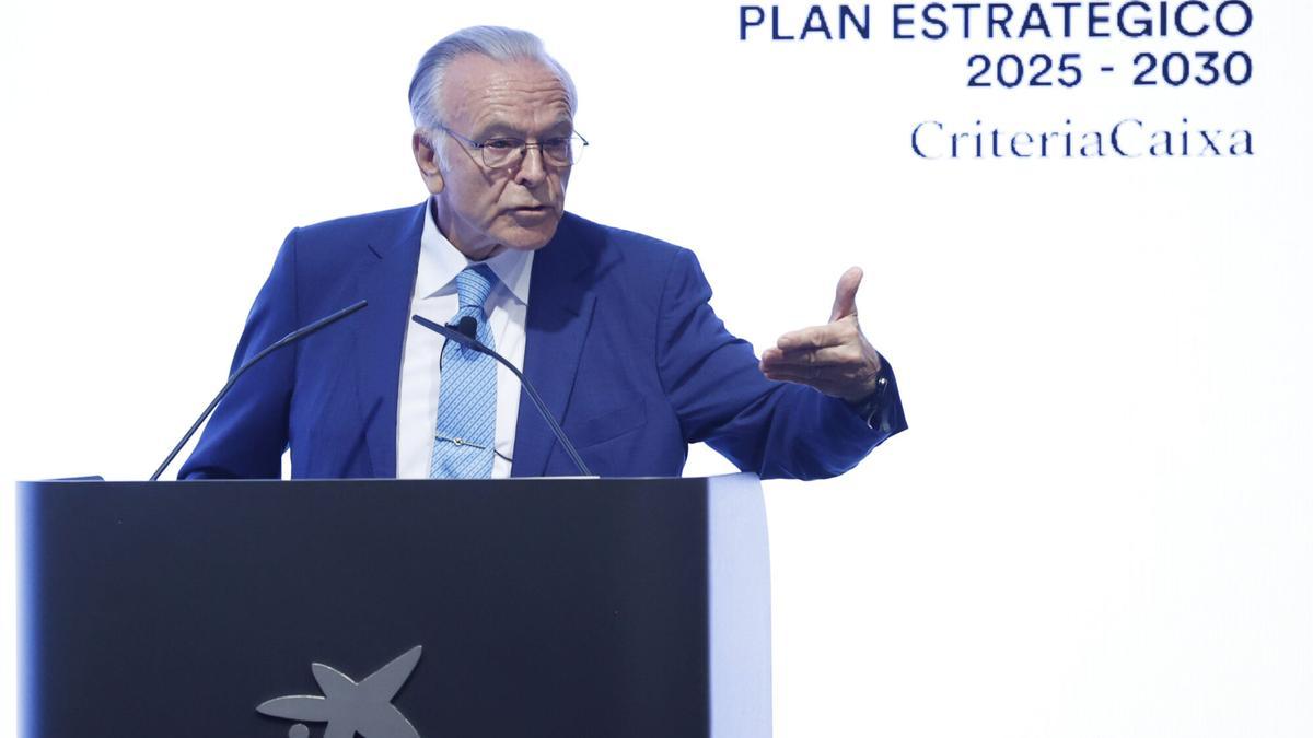 El presidente de CriteriaCaixa, Isidro Fainé, interviene durante la presentación del nuevo Plan Estratégico 2025-2030 de CriteriaCaixa, el pasado junio, en Barcelona.