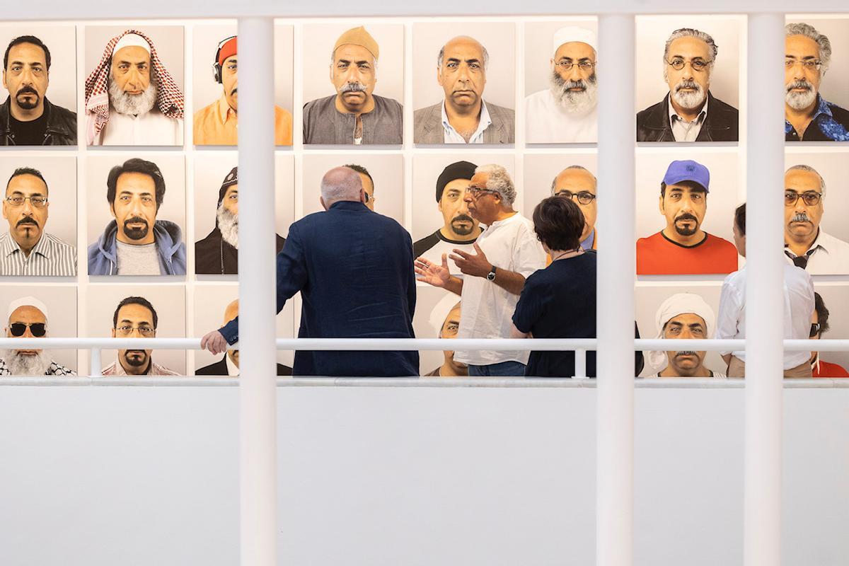 El artista Nabil Boutros explica su obra en el CAAM.