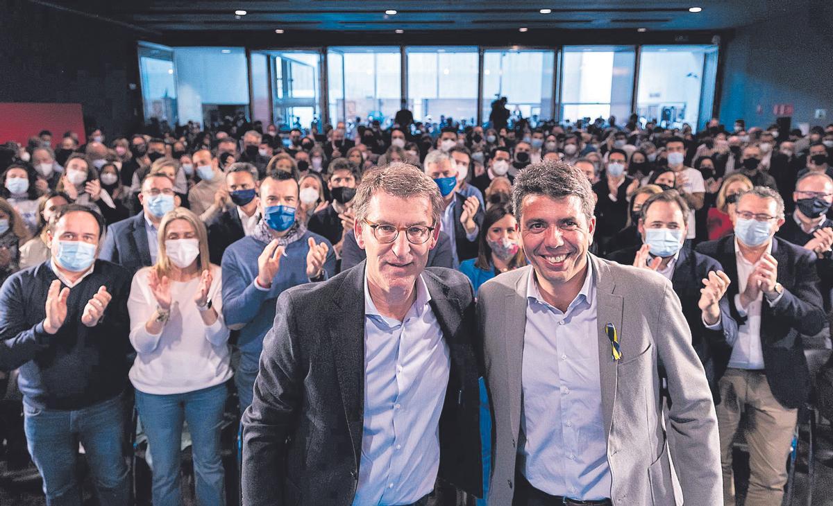 Alberto Núñez Feijóo con Carlos Mazón.